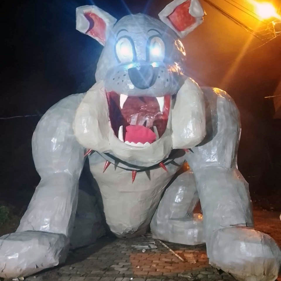 Monigote gigante en Cariamanga